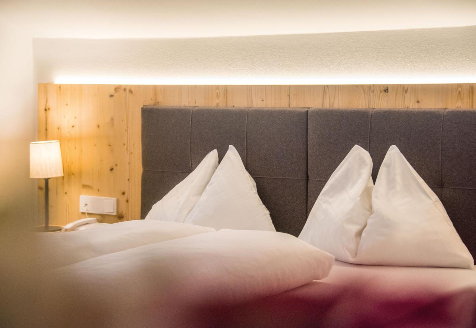Hotel Fronza - Your Hike & Mountain Home Lutago Ruang foto